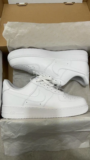 Nike air force 1 - Nike air force 1 vita färg. Storlek 42 Kvitto finns 