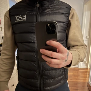 Armani väst  - Armani väst helt ny! Storlek L