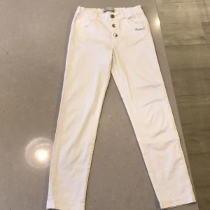 Vita Jeans 134 - Vita Jeans från Zara, storlek 134.