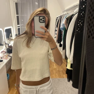 T-shirt  - Jättesnygg tjockare T-shirt, passar xxs-xs. Nästan oanvänd