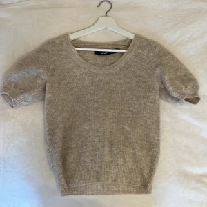 Stickad tröja, VERO MODA - Stickad tröja från VERO MODA i nyskick