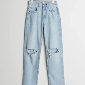 Ljusblåa Jeans - Hej säljer nu mina blåa jeans från ginatricot då jag aldrig använder dem och har blivit lite försmå för mig💙 