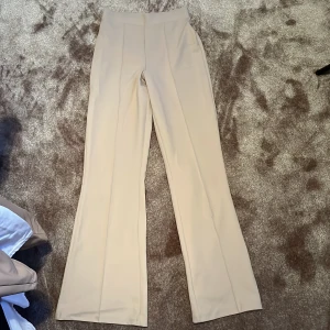 Byxor  - Så sköna byxor från Gina, fint skick!