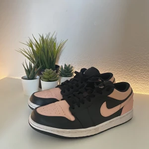 Ait Jordan 1 Lows - Väldigt bra skicka, som ny.