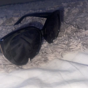 Burberry solglasögon - Älskar deras passform