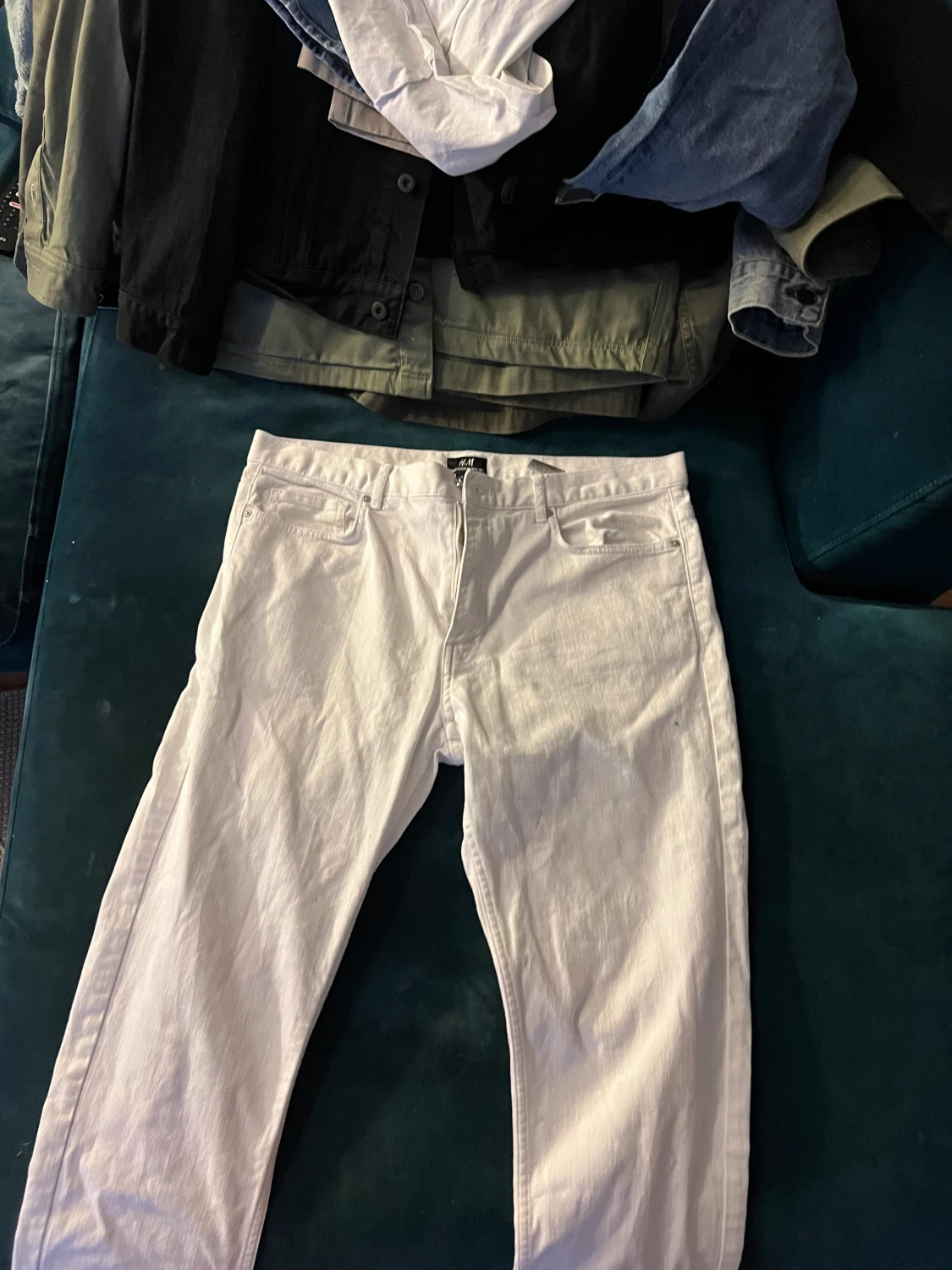 Vita och svarta jeans 