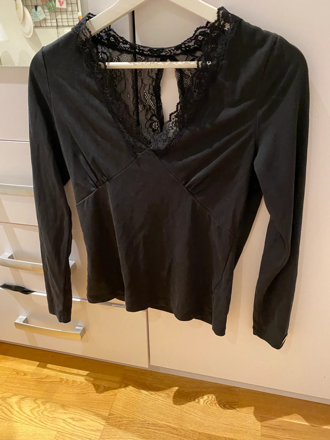 Långärmad tröja med spets