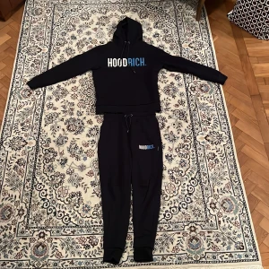 HOODRICH Tracksuit (Small) - HOODRICH Tracksuit, Storlek S, I bra skick, köpt för två månader sen. 