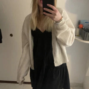 Stickad kofta - Stickad kofta i alpaca blend från bikbok❤️