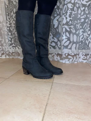 Mocka Stövlar - Höga stövlar i ny skick storlek 41. 