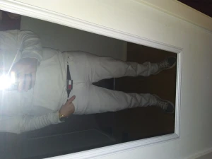 Tommy hillfiger jeans vita  - Vita Tommy hillfiger jeans i top kvalite använt dom en gång. Finns även ett skärp jag köpte för 600 aldrig använt förutom på bilden.. som jag ska lägga upp separat eller båda för 