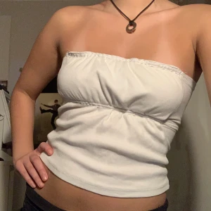 Tubtopp - Vit tubtopp sjukt fin passform