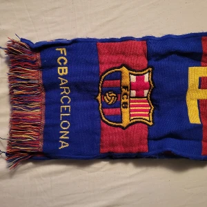 FC BARCELONA HALSDUK - Ca. 120cm lång Original pris 16€ 