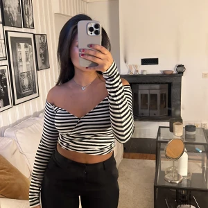 Randig topp - Randig topp i storlek xs. Frakt tillkommer