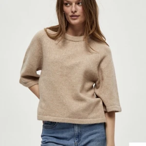 & other stories liknade T-shirt  - & other stories liknade t-shirt🫶slutsåld på nätet🤍 knappt använd💕 stl xs. 