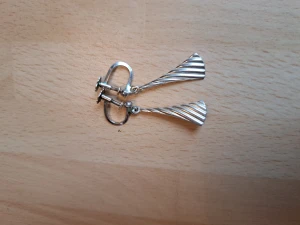 Äkta Silver örhängen 🌹 - Hej alla glada 🌹 Här har jag ett par Äkta Silver-örhängen, som jag aldrig använt🌹 Pris 20 kr plus frakt 16 🌹 Kontakta mig Innan köp 🌹 Anki 🌹