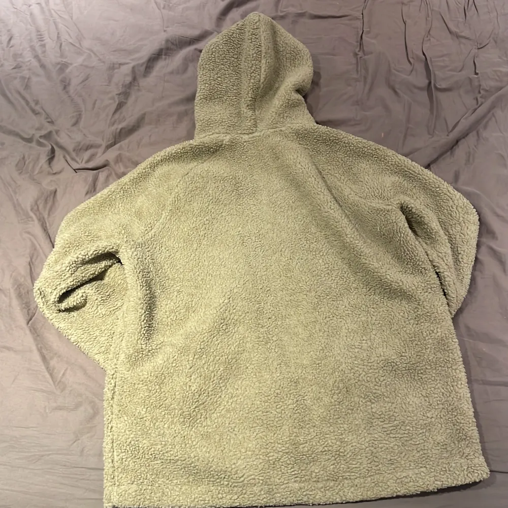 Beige teddyfleece från Peak Performance, använd 2-3 gånger. Storlek L.. Hoodies.