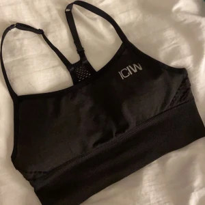 Sport bh ICIW - Tränings bh från iciw, väldigt fint skick! 