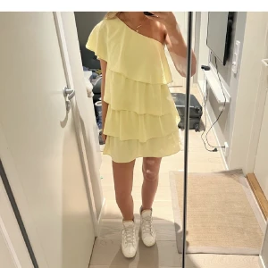 Fin klänning   - Säljer denna super fina klänning från zara🫶🏻