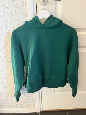 Zara hoodie  - Grön zara hoodie i fint skick! 