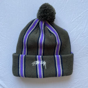 STUSSY BEANIE  - Säljer min Stussy mössa från F/W 2021, typ oanvänd och allmänt skön