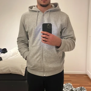 Weekday zip - Knappt använd ziphoodie weekday, oversized passform