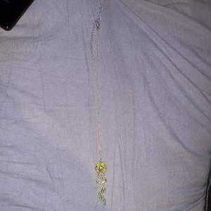 Grönt vintage pilgrim halsband med hängande pärlor, bra skick original pris 250.