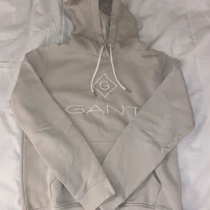 Gant Hoodie - Säljer den då den inte används längre! Köptes för 1200 kr säljs nu för 200! 