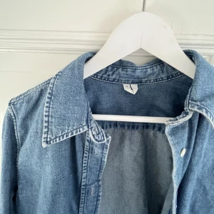 Jeansskjorta Arket - Jeansskjorta med så fina ärmar!