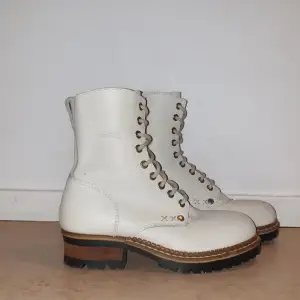 VAGA BOND boots i skinn, säljs i det skick som på bilden