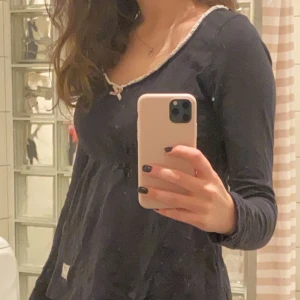 Oddmolly tröja - En oddmolly tröja som köptes här på plick. Fint skick, storlek s. Köparen står för frakt🫶🏼