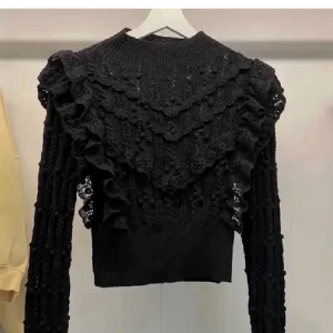 Populär zara tröja  - Använde ca 2 gånger, super fin  