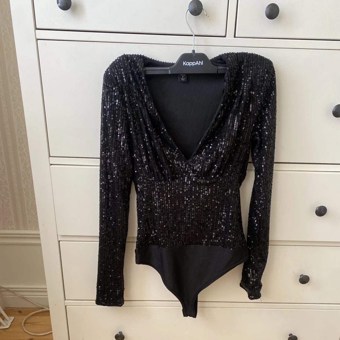 Svart glittrig body ifrån Newyorker