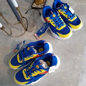 Skor - Säljer ena paret, oanvända med lappar kvar. Storlek 37