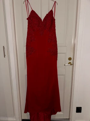 Balklänning  - Nyskick, aldrig använd 