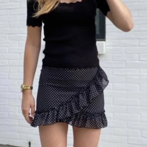 Kjol - Säljer denna supersnygga kjol som är för stor. Helt oanvänd o har till och med prislappen kvar.