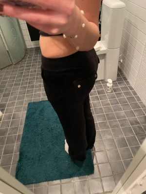 Svarta juicy byxor - Säljer då jag inte använder längre, skriv privat för fler bilder eller frågor❤️