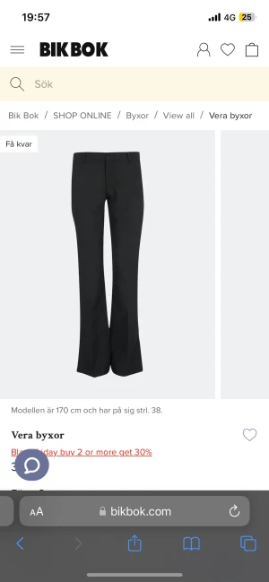 Svarta kostymbyxor  - Säljer mina svarta kostymbyxor i modellen ”vera” för att jag köpte fel storlek. Dom är bara testade så prislapp är kvar. Fler frågor eller bilder är det bara att skriva💗