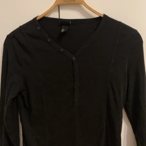 H&M henley top - H&M top i storlek S