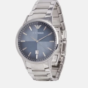 Armani klocka  - Helt ny oanvänd, fraktas och möts. Nypris: 3055kr