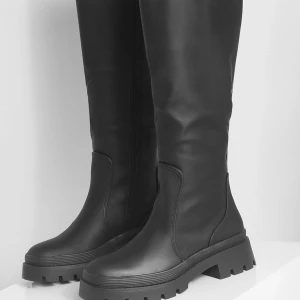 Svarta stövlar  - Jättefina svarta gummistövlar från Boohoo i fint skick, väldigt bekväma och rejäla🤍 