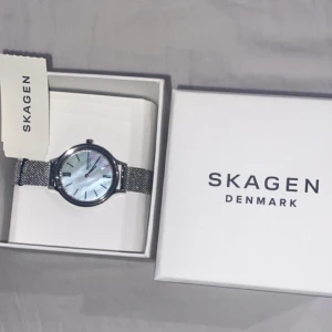 Skagen Klocka - Jag säljer en jätte fin klocka, dam. Den kommer ej till användning pga har en liknande. Den är äkta och har inga difekter.💓💓