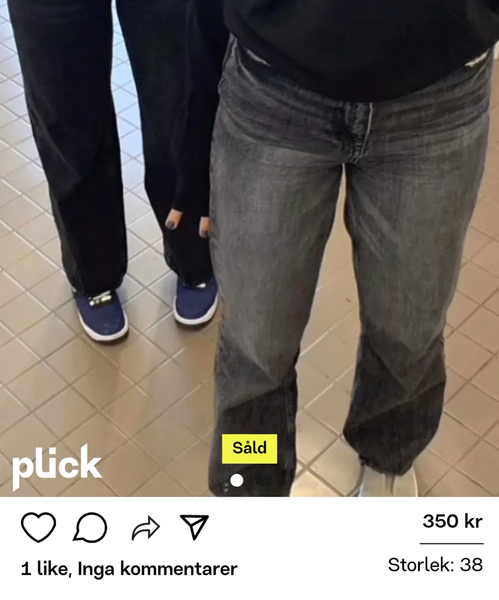 Säljer dess super snygga jeansen från Gina tricot. Köpte dem av en tjej på Plick men tyvärr passade dem inte mig💓. Jeans & Byxor.