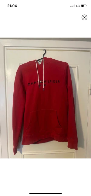 Tommy Hilfiger Hoodie - Skriv om du har några frågor!