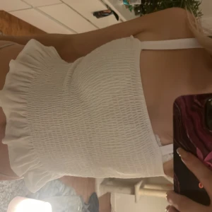 Vitt linne - Köpt på hm för länge sen  Kommer aldrig till användning, kanske använt 3 ggr  Fint till sommaren Lite ”Stockholmsstil” Storlek S