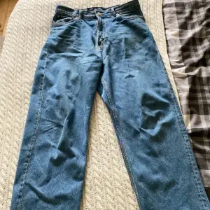 Weekday Jeans i oanvänt skick🤩  Grymt snygga och går att matcha till mycket. Knappt använda 