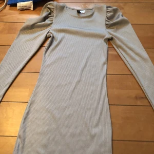 Klänning - Superfin klänning! Perfekt till nyår! Frakt tillkommer på 50kr!