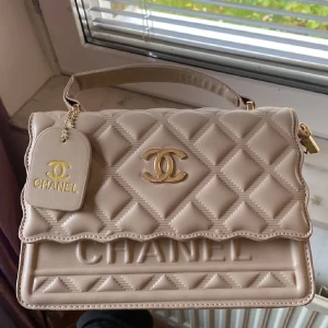 Chanel väska - Mycket snygg Chanel väska, Helt ny, Oanvänd, Bra i skick 