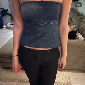 Korsett topp  - Silkesband i bak som man knyter och spänner själv. #korsett #stockholmsstil #2000 #festtopp #90s #y2k