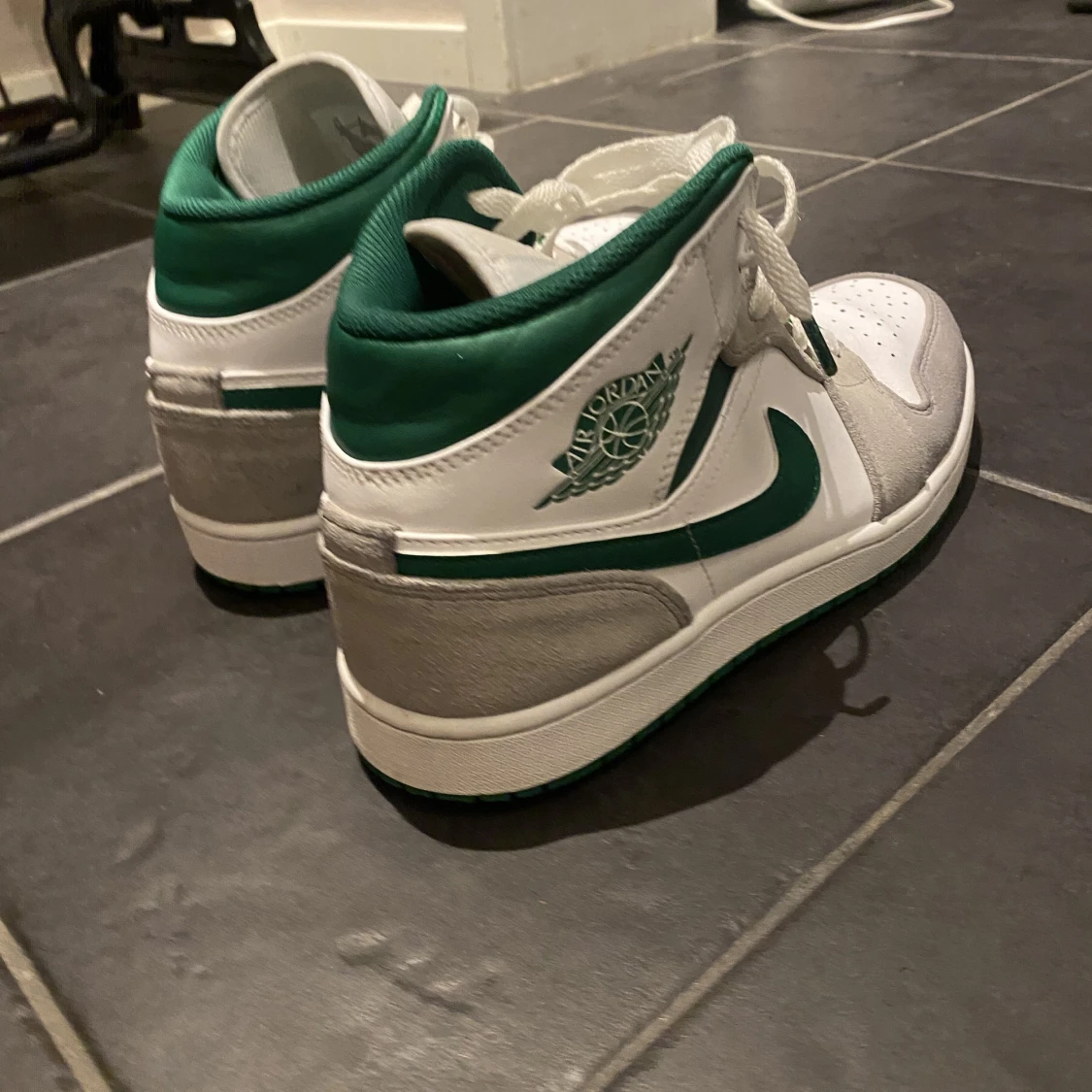Jordan 1 mid grey green - 90